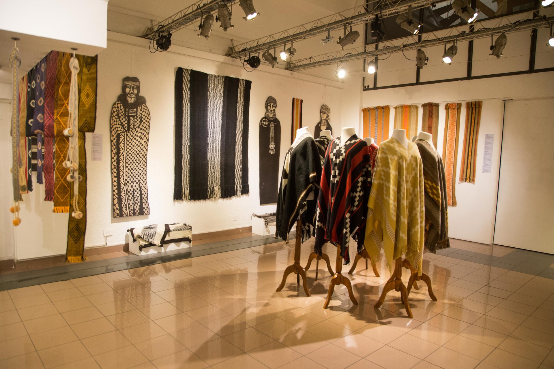 La tradición del tejido pampeano desembarca en Buenos Aires en homenaje al cacique Mariano Rosas
