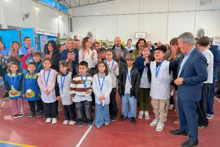 Feuerschvenger en la Feria de Ciencias: “No invertir en ciencia es condenar el futuro de un país”