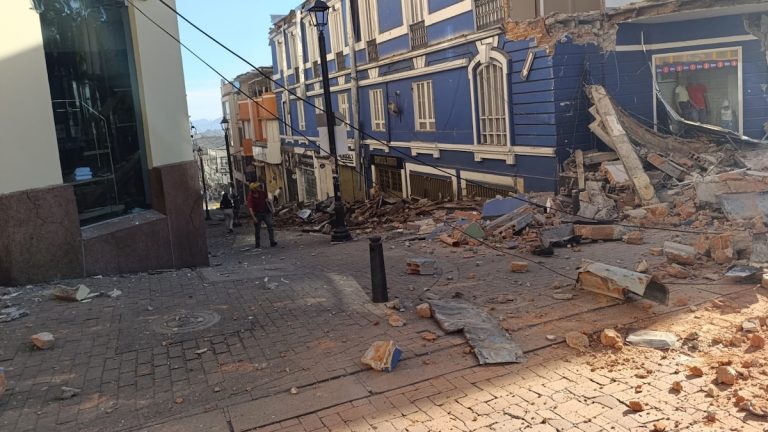 Fuerte sismo de 7,4 sacudió a Colombia: reportan heridos y daños estructurales en varias ciudades