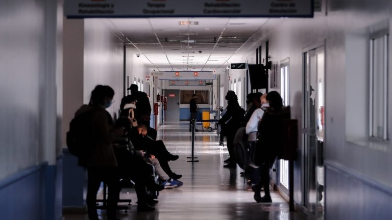 Salud pública: extranjeros no residentes deberán pagar por la atención en hospitales nacionales
