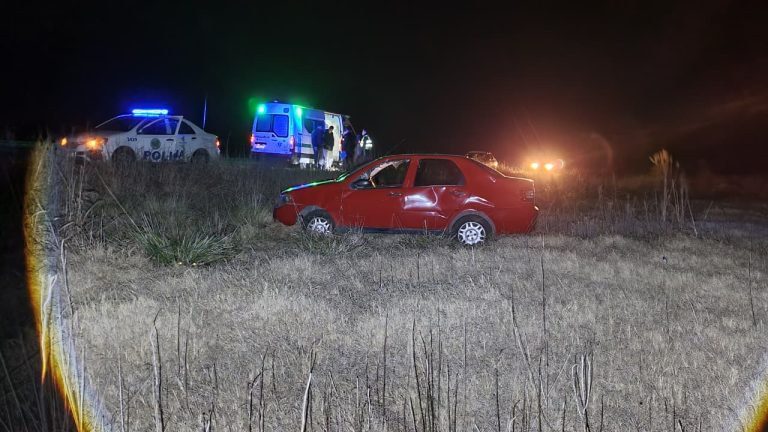 Un auto despistó en la curva de Trebolares sobre la Ruta 1 y el conductor resultó ileso