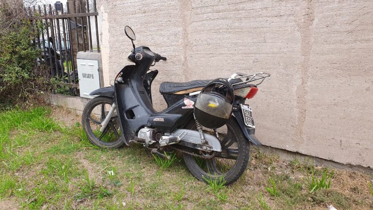 Recuperaron en el barrio Roca una motocicleta que había sido robada durante la madrugada