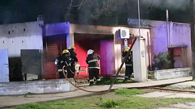 Confirman que el voraz incendio en el barrio Roca fue intencional: avanza la investigación para dar con los autores