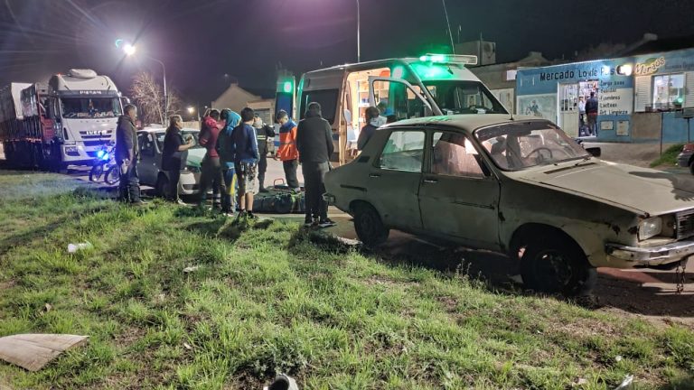 Un niño de 9 años fue hospitalizado tras ser atropellado por una camioneta mientras jugaba a las escondidas