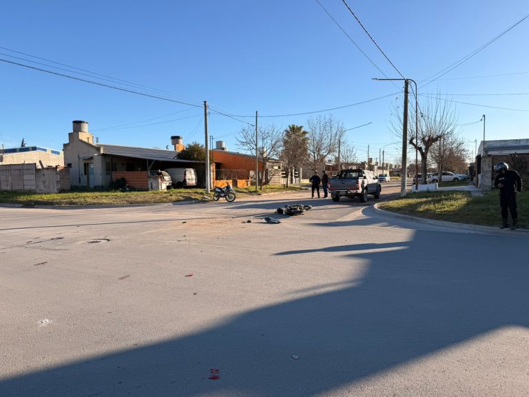 Trágico accidente en Realicó: un joven de 22 años falleció tras chocar en su moto contra una camioneta