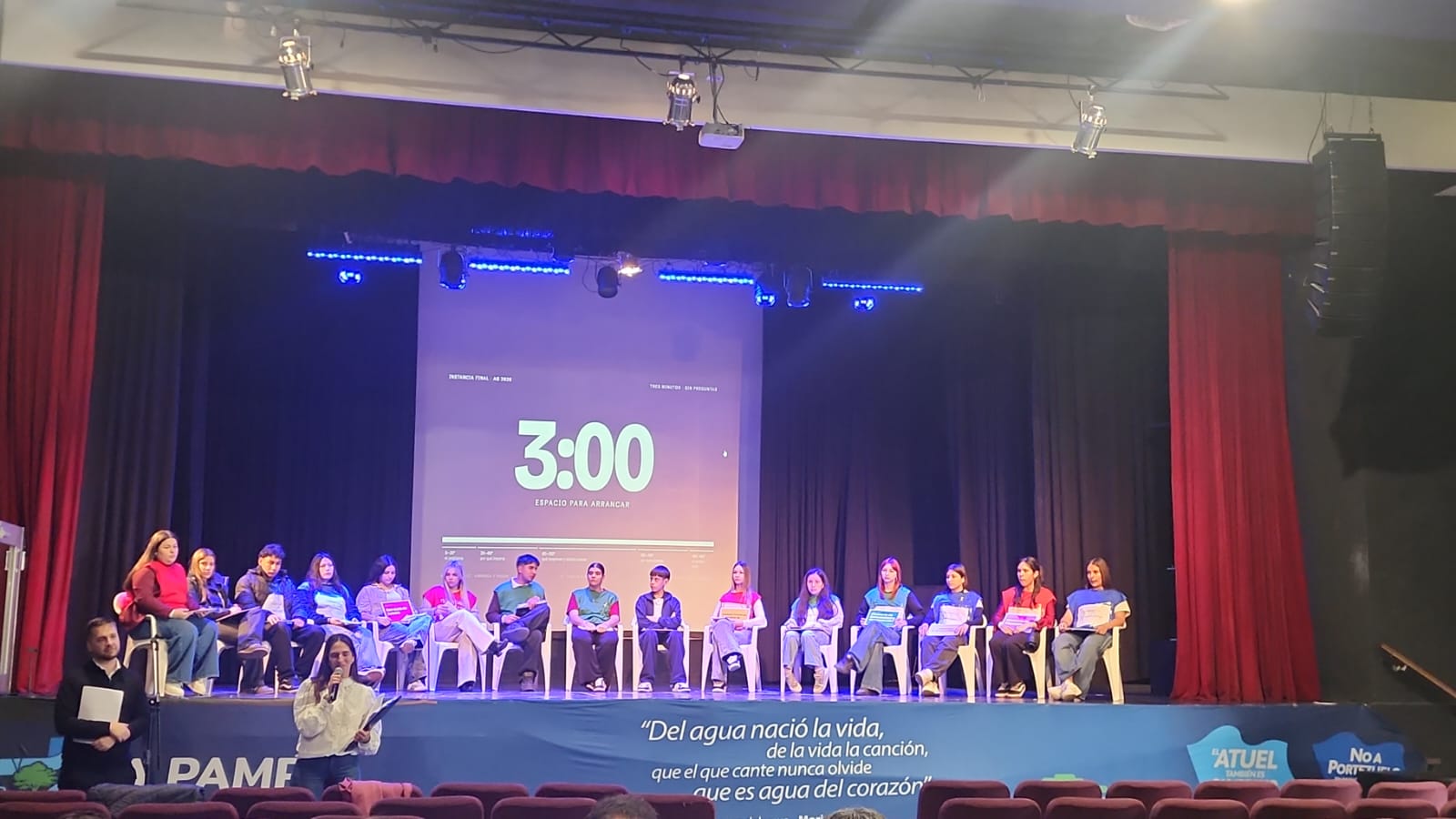 Estudiantes de la Escuela Héroes de Malvinas