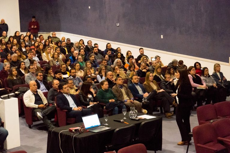Más de 300 agentes públicos se capacitaron sobre el uso de Inteligencia Artificial en la administración provincial