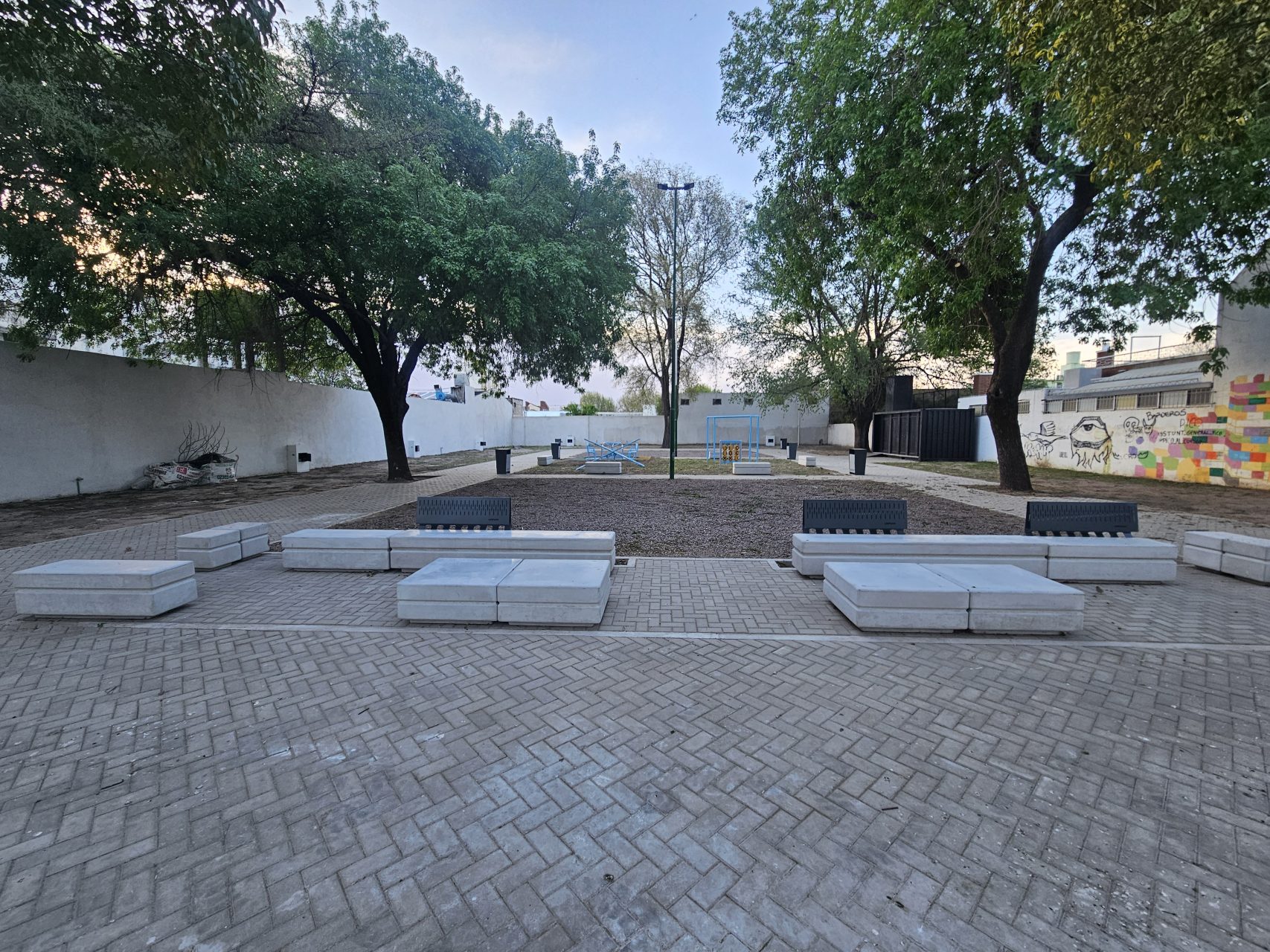 La Municipalidad de General Pico licita nueve espacios para carros de comida en el patio gastronómico de la Plaza de Leones