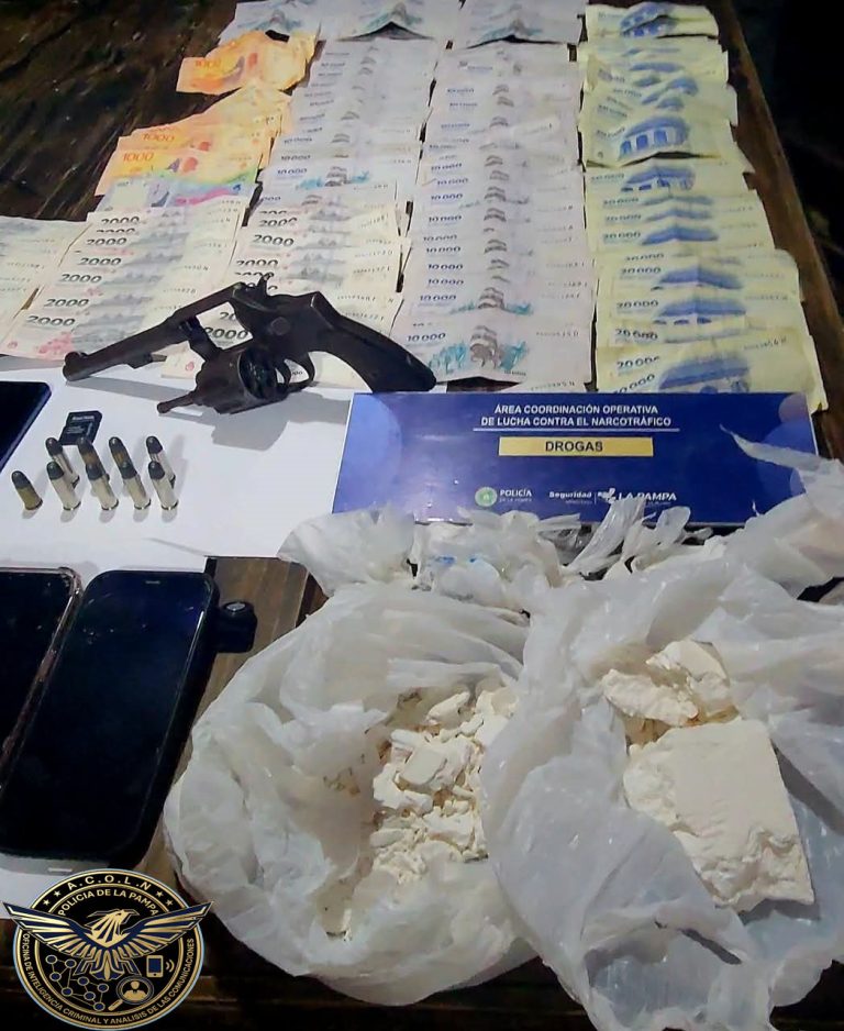 Detuvieron en Santa Rosa a un acusado de comercializar cocaína: secuestraron droga, dinero y un arma