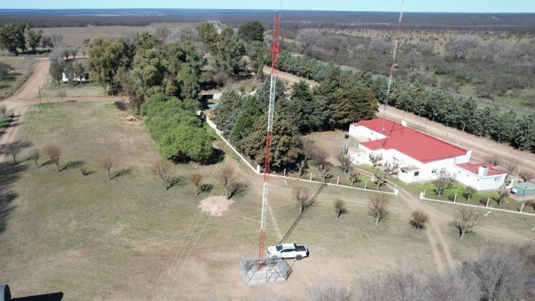 EMPATEL construye torres en Unanue, Santa Teresa y Falucho para avanzar hacia la cobertura móvil total en La Pampa