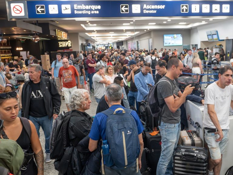 Conflicto en los cielos: ATE anunció un paro de 48 horas en más de 27 aeropuertos del país