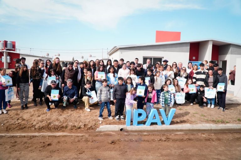 Catriló celebró su 129° aniversario con la entrega de 20 viviendas