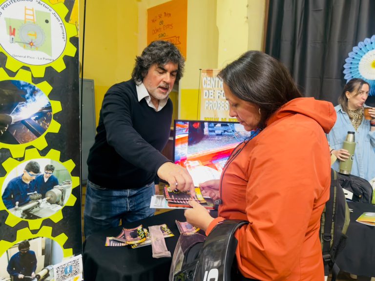Gran concurrencia en una nueva edición de la Expo Carreras para Adultos en General Pico