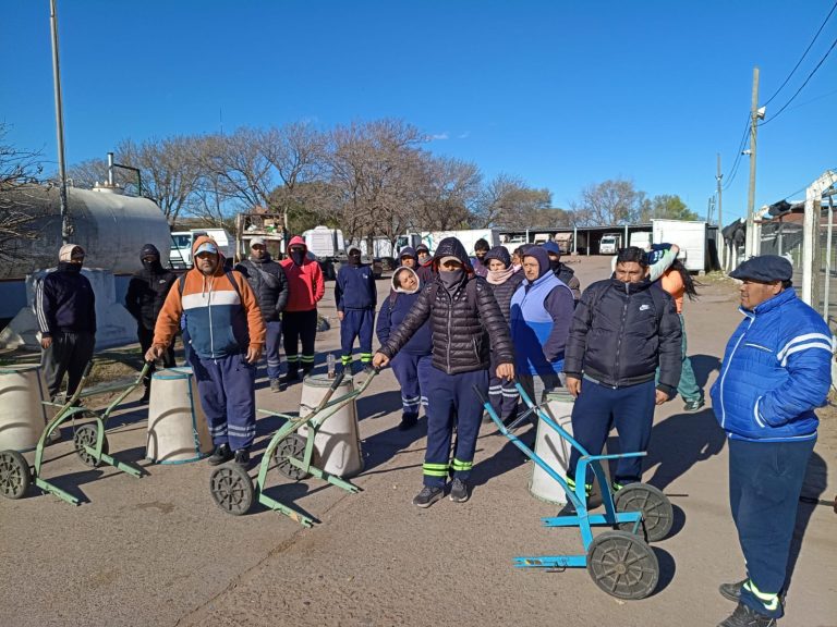 Conflicto en el corralón municipal: trabajadores monotributistas reclaman estabilidad y pase a contrato