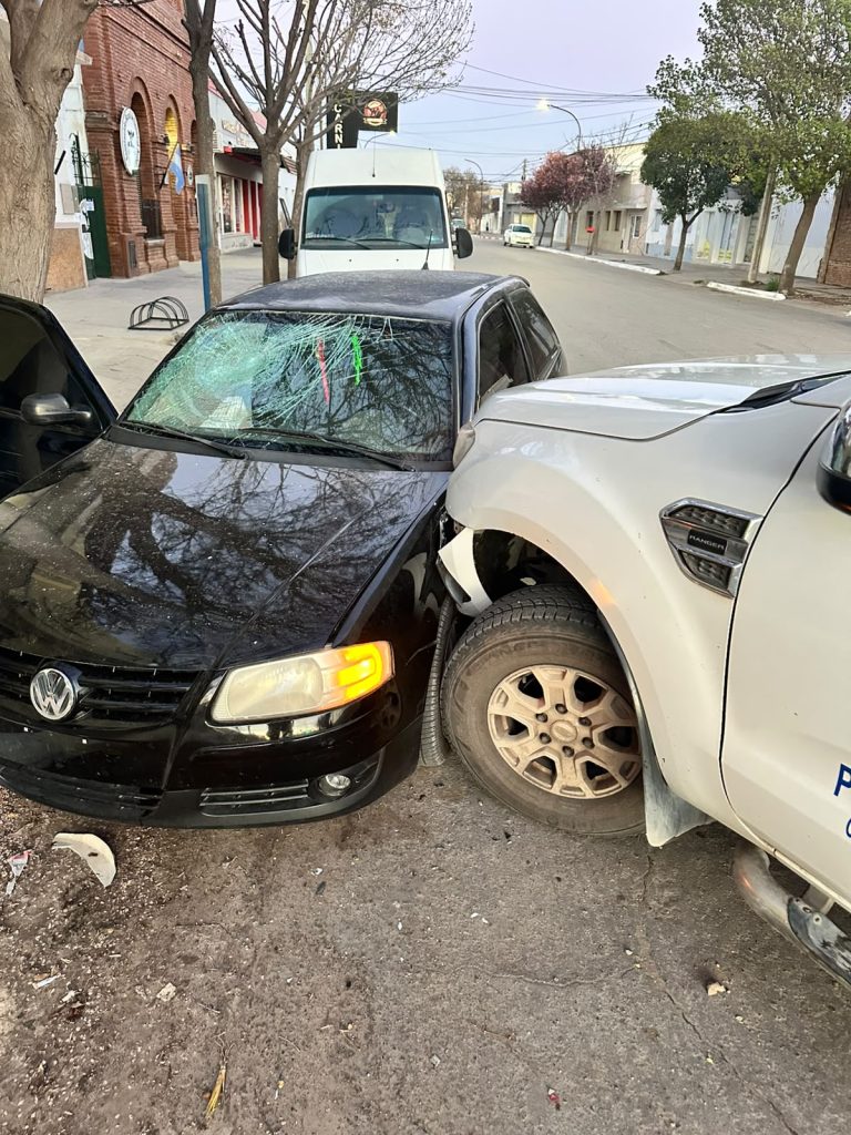 Persecución y choque: un conductor alcoholizado intentó fugarse y embistió a un patrullero