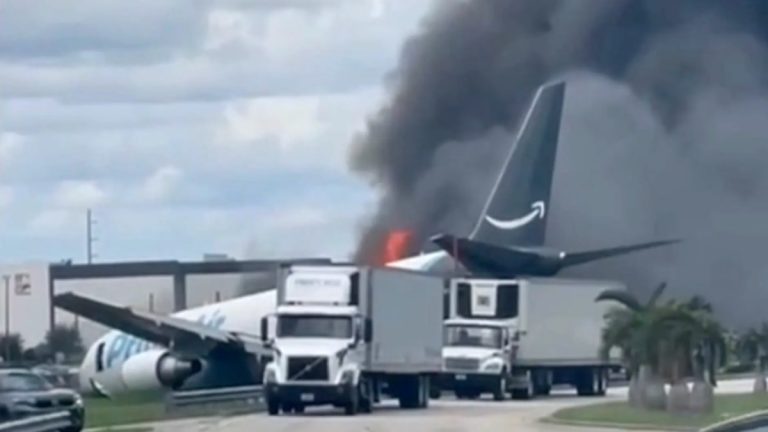 Tragedia en Miami: un avión de carga se despistó, chocó contra vehículos y dejó al menos cinco muertos