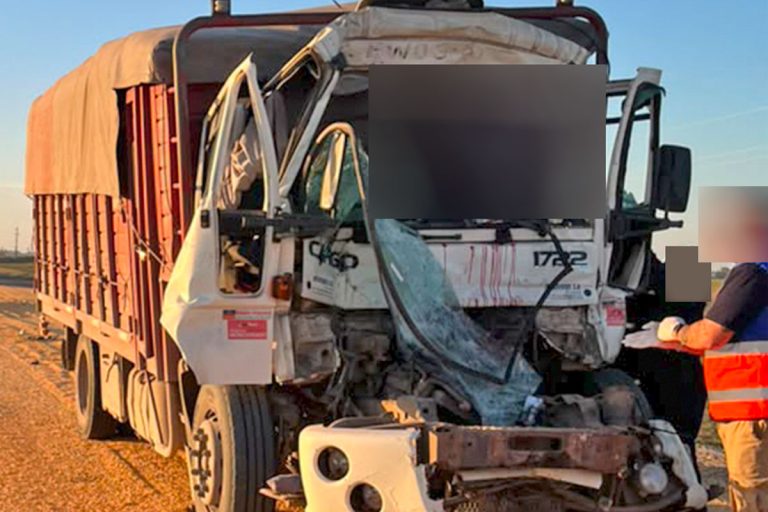 Operaron de urgencia al camionero tras el choque en la Ruta 1: sufrió fractura expuesta y pasaría a terapia