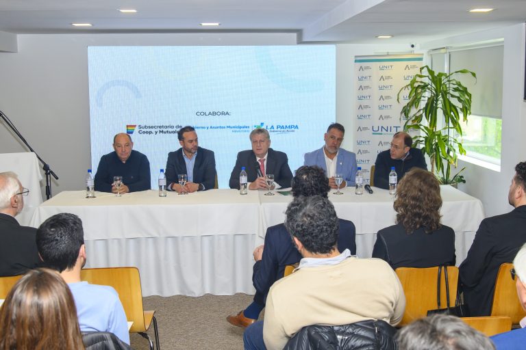 Ziliotto respaldó a cooperativas y mutuales: “Toda la participación posible del privado y toda la necesaria del Estado”