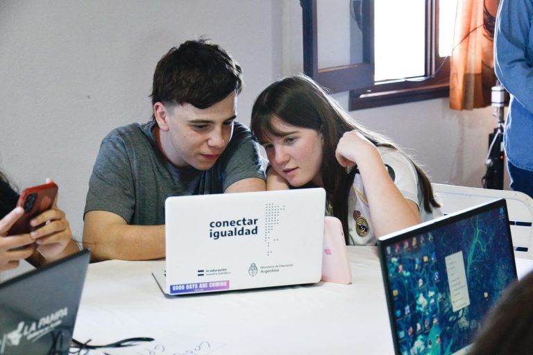Más de 50 jóvenes se capacitaron en Inteligencia Artificial con Código Pampa en Jacinto Arauz