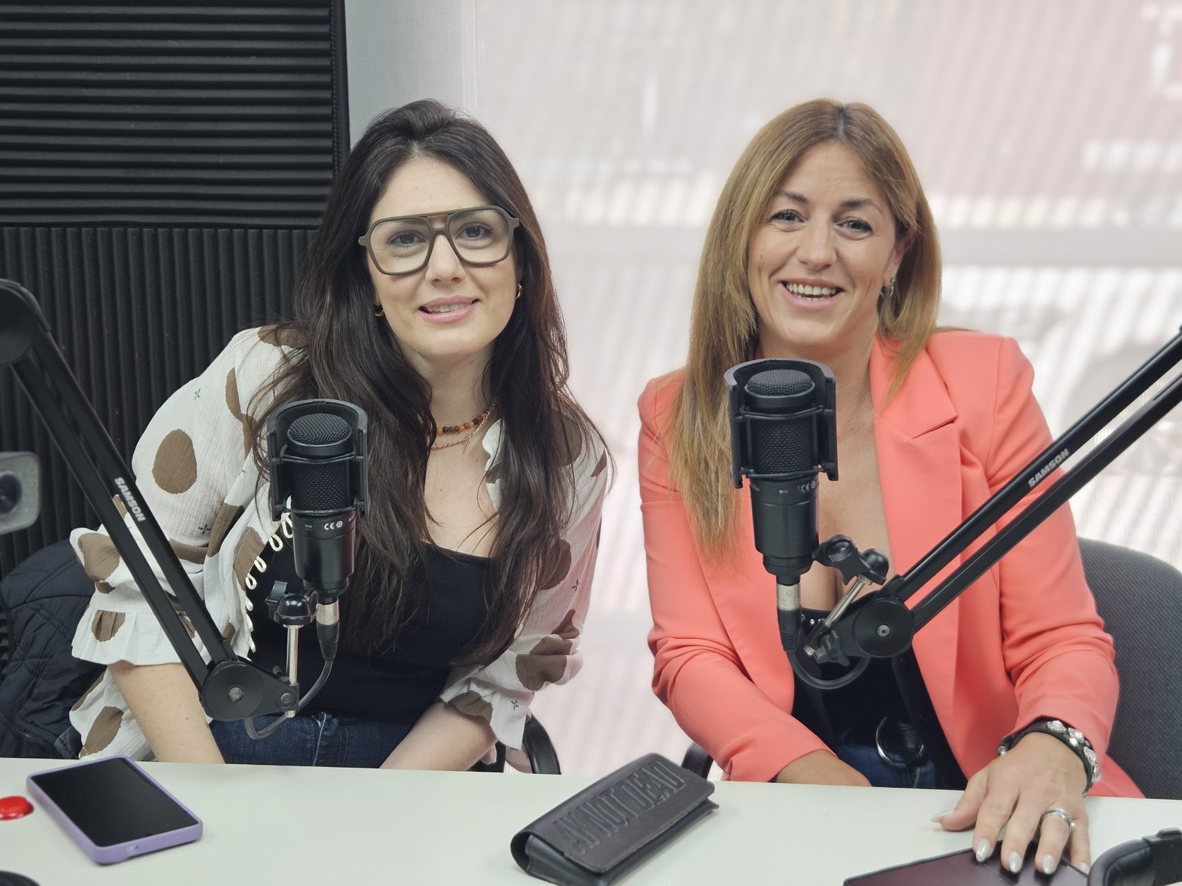 «Los vínculos se sostienen con presencia»: advierten por el impacto del celular en el cuerpo y en la salud mental