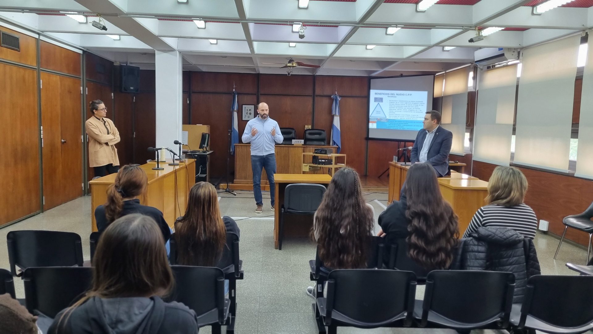 Alumnos del colegio República de El Salvador visitaron el Edificio Judicial de General Pico