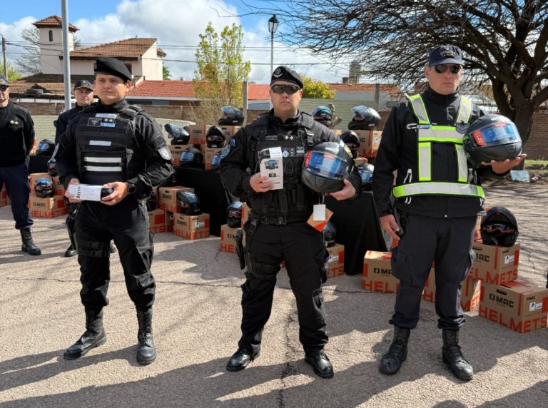 Equipamiento policial: suman cámaras GoPro y cascos para patrullajes