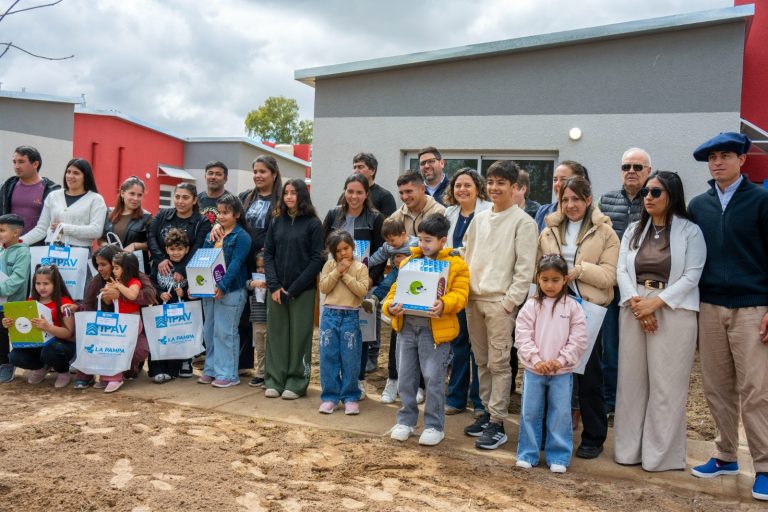 Entregaron ocho viviendas del Plan Mi Casa 3 en Parera con una inversión superior a los 600 millones de pesos
