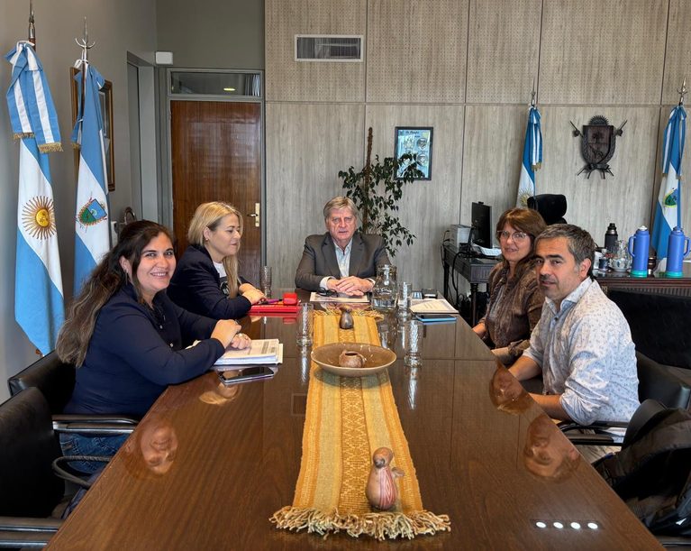 UTELPA le llevó al gobernador un informe por el «fuerte recorte en educación» del Presupuesto nacional 2027
