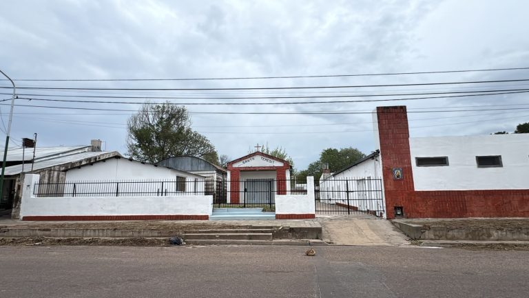 FEPICO impulsa mejoras comunitarias: reacondicionaron el salón de la Iglesia Santa Teresita