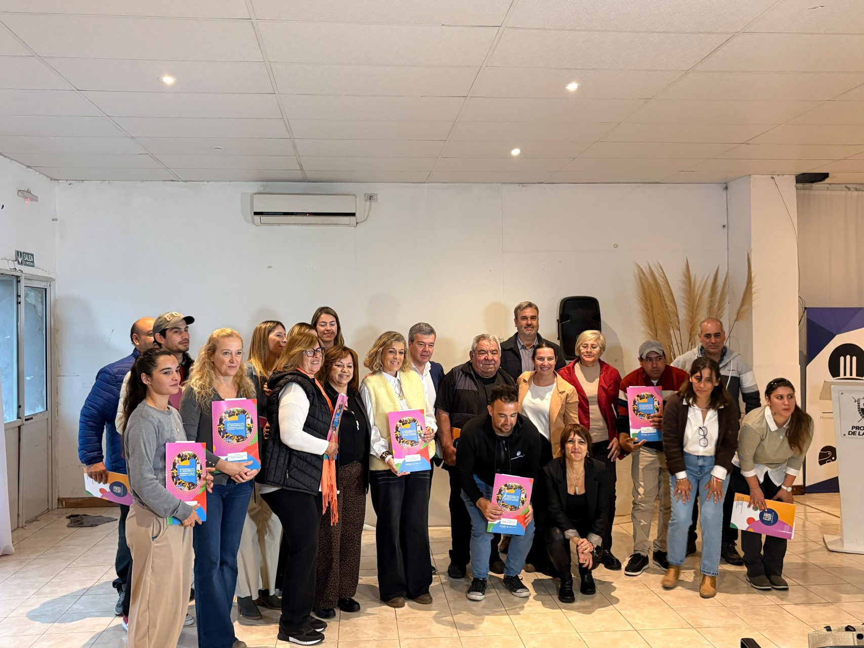 Intendente Alvear entregó créditos a emprendedores e invertirá en espacios públicos