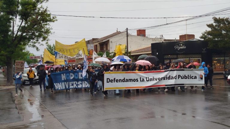 Importante Marcha Federal Universitaria en La Pampa en defensa del financiamiento de la educación pública