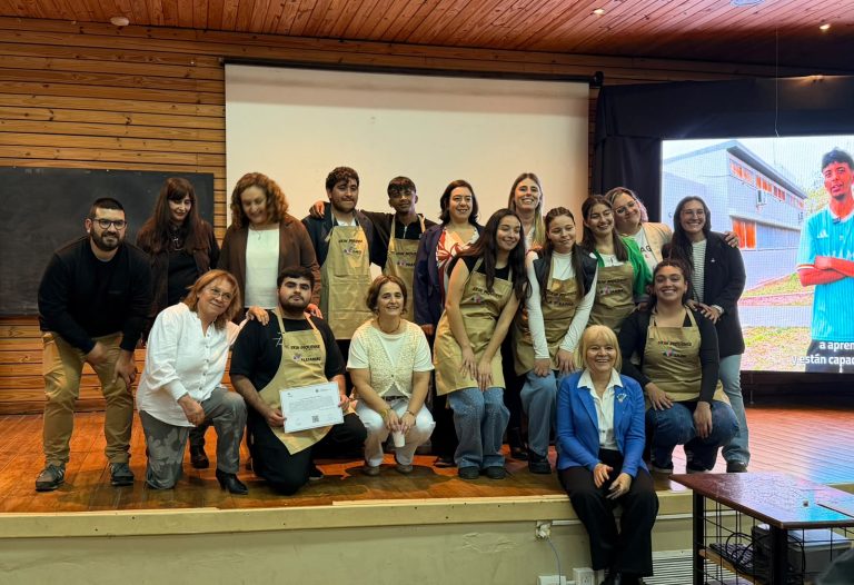 Jóvenes de General Pico recibieron certificados de formación del proyecto EKIN-PIQUENSE