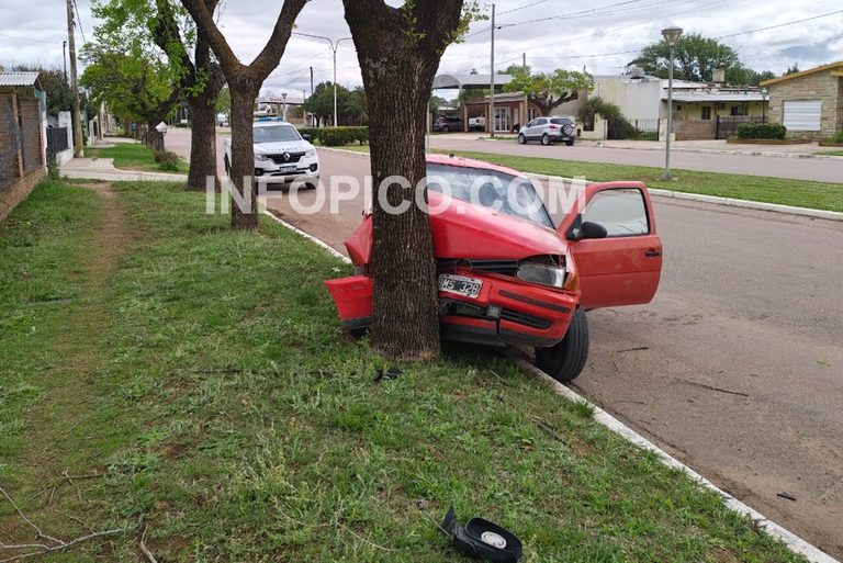 «Presentó un síncope y perdió el control»: murió una mujer tras el choque contra un árbol en Miguel Cané
