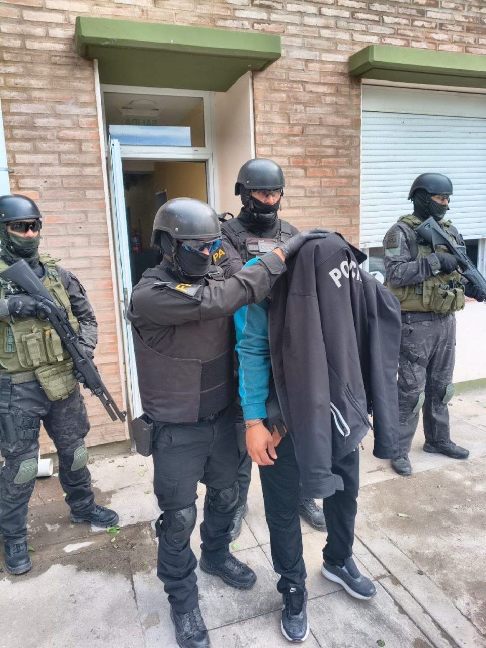 Detuvieron en 25 de Mayo a un hombre buscado por narcotráfico y la FPA lo trasladó a Córdoba