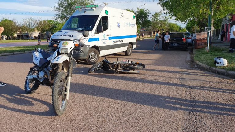 Colisión entre una moto y una bicicleta en calles 306 y 329 bis: el SEM asistió a tres personas
