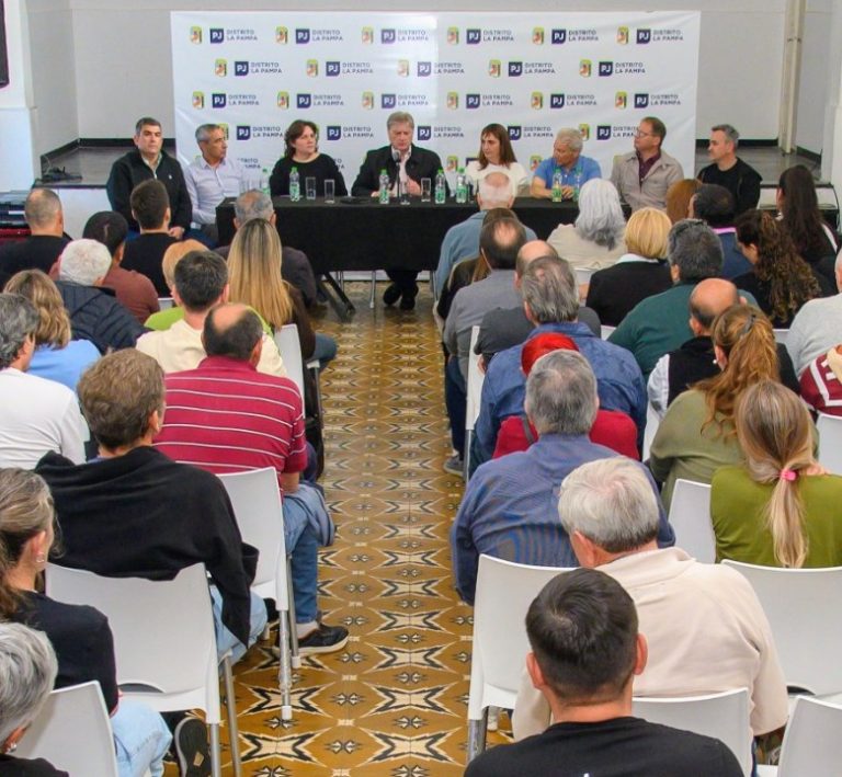 Ziliotto encabezó una reunión con intendentes y dirigentes del PJ para organizar los actos del Día de la Lealtad