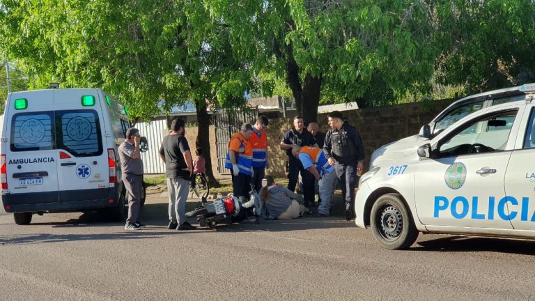 Madre e hija resultaron hospitalizadas tras colisionar en moto contra un perro