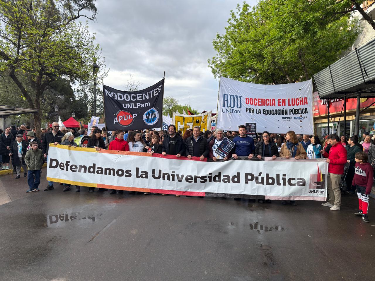 Marcha Federal Universitaria en Santa Rosa